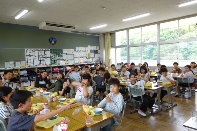 ４年２組の給食です
